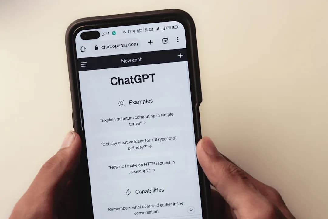 BijbelAssistent vs ChatGPT: welke AI is beter voor bijbelstudie?